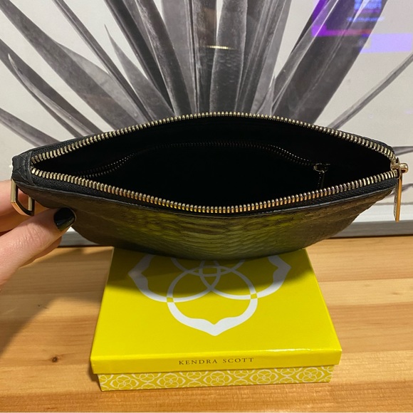 Rare Kendra Scott Faux Python Bag - Picture 4 of 7